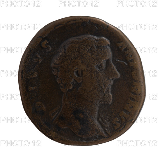 Sestertius, posthumous issues for Antoninus Pius (86–161; Roman emperor 138–161), Lucius Verus (130–169; Roman emperor 161–169) and Marcus Aurelius (121–180; Roman emperor 161–180). Obverse: head of Antoninus Pius without a covering, with drapery on the left shoulder, inscription DIVVS ANTONINVS around. Reverse: altar with two doors and a finial in the form of horns, inscription S C around. After 161, Roman Empire (27 BC–476), Rome. Coin: diameter 31.0–31.5 mm, weight 23.00 g, axis 0°.