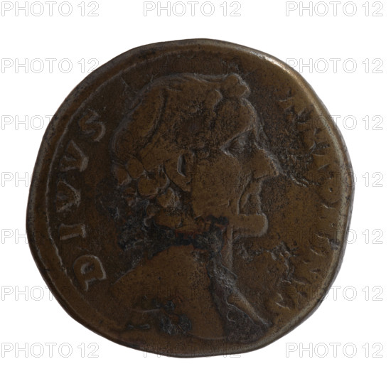 Sestertius, Antoninus Pius (86–161; Roman emperor 138–161) (posthumous), Lucius Verus (130–169; Roman emperor 161–169) (issuer), Marcus Aurelius (121–180; Roman emperor 161–180) (issuer). Obverse: Head of Antoninus Pius bare, facing right, inscription DIVVS ANTONINVS around. Reverse: Altar with a pair of doors and a finial in the form of horns, O O in fields, in SC. After 161, Roman Empire (27 BC–476), Rome. Coin: diameter 30.0–31.0 mm, weight 24.70 g, axis 0°.