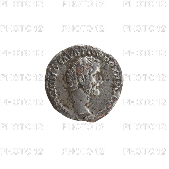Denarius (hybrid, subaerate) of Antoninus Pius (r. 138–161). Obverse: Head of Antoninus Pius bare to the right, legend 'TONINVS AVG PI, S PP TR PC' around. Reverse: Sacred implements from the left — knife (secespita), aspergillum, jug (capis), crosier staff (lituus), and scoop (simpulum), legend 'AVG PIVS, II' around. After 140. Roman Empire. Rome. Coin. Diameter 16.5–17.0 mm; weight 2.72 g; axis 210°.