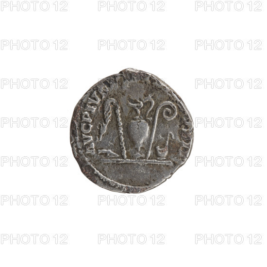 Denarius (hybrid, subaerate), Antoninus Pius (86–161; Roman Emperor 138–161), issuer. Obverse: Head of Antoninus Pius without a cover to the right, inscription TONINVS AVG PI, S PP TR PC around. Reverse: Sacred implements from the left: knife (secespita), aspergillum, jug (capis), crosier staff (lituus) and scoop (simpulum), inscription AVG PIVS, II around. After 140 CE, Roman Empire. Rome. Coin. Diameter 16.5–17.0 mm, weight 2.72 g, axis 210°.