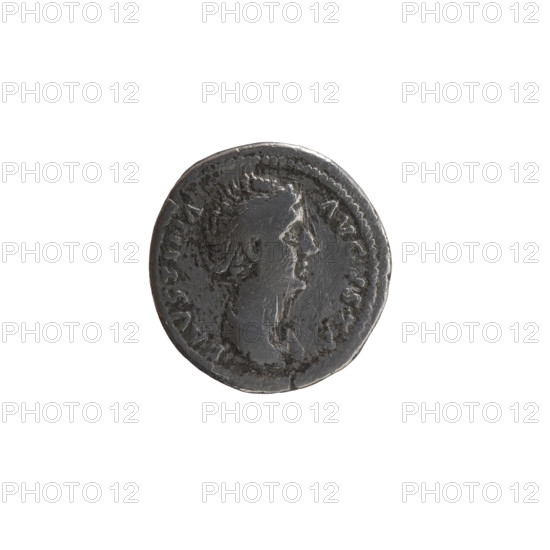 Denarius of Faustina the Elder (98–141), wife of Antoninus Pius (86–161). Obverse: bust of Faustina I in drapery facing right, inscription DIVA • FAVSTINA. Reverse: Juno veiled, standing left, holding a patera in her outstretched right hand and a long scepter in her left; a peacock at her feet left, inscription IVNONI • REGINAE. Date: 139–141. Roman Empire (27 BC–476), minted in Rome. Coin: silver denarius, diameter ~17.0–17.5 mm, weight 3.15 g, axis 180°.