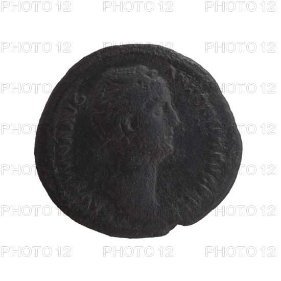 Faustina the Elder (98–141; Roman empress 138–141), Antoninus Pius (86–161; Roman emperor 138–161), issuer; obverse: Bust of Faustina I in drapery to the right, inscription 'AVSTINA AVG - ANTONINI AVG PII' circumferential; reverse: Veiled Juno stands left, holding a patera in her outstretched right hand and a long scepter in her left, peacock at her feet left, inscription 'IVNON[?]...' circumferential; die axis 165°. Roman Empire, 138–141. Coin, bronze; diameter 27.0–29.0 mm, weight 8.87 g.