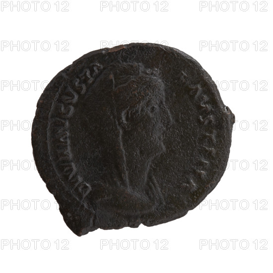 Bust of Faustina I in drapery and veil facing right, inscribed DIVA AVGVSTA · FAVSTINA; reverse: Providentia standing left, holding a globe in her outstretched right hand and a long scepter in left, inscription AETE·R·NITAS, in SC; issuer: Antoninus Pius; portraits: Faustina the Elder (posthumous) and Antoninus Pius; attributes: scepters, globe; iconography: Providentia, personifications; Roman coin, after 141 CE; diameter obverse 26.0 mm, diameter reverse 28.5 mm, weight 10.00 g, axis 195°.