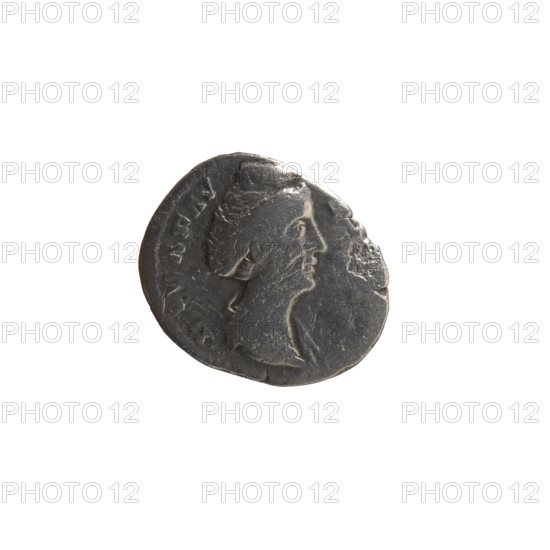 Denarius, posthumous issue for Faustina the Elder (d. 141). Obverse: Bust of Faustina I draped, facing right, inscription DIVA FAV—S around. Reverse: Juno veiled, seated right, holding a scepter in her left hand, right hand on the back of the seat, letters V—, TA circumferential. Issued under Antoninus Pius (reigned 138–161). After 141 CE. Roman Empire, Rome. Coin; diameter 15.0–18.0 mm, weight 2.20 g, axis 180°.