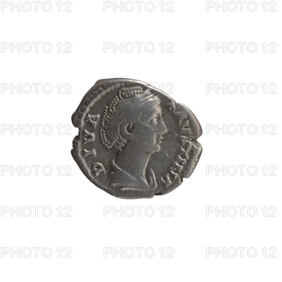 Denarius, Faustina the Elder (98–141; Roman empress 138–141) (posthumous); issuer: Antoninus Pius (86–161; Roman emperor 138–161). Obverse: Bust of Faustina I in drapery facing right, inscription DIVA AVSTINA all around. Reverse: Juno, veiled, standing frontally, head turned left, right hand raised holding long scepter, inscription AET–NI–AS all around. After 141, Rome, Roman Empire (27 BC–476). Coin: diameter 15.5–17.5 mm, weight 3.10 g, axis 0°.