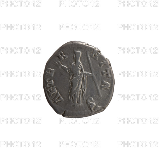 Denarius, Faustina the Elder (98–141; Roman empress 138–141) (posthumous); issuer: Antoninus Pius (86–161; Roman emperor 138–161). Obverse: Bust of Faustina I in drapery facing right, legend DIVA • FAVSTINA. Reverse: Juno, veiled, standing frontally, head turned left, right hand raised, holding a long scepter in left hand, legend AETER•NITAS. After 141 CE; Roman Empire. Coin (Rome). Diameter 16.5–17.5 mm, weight 3.27 g, axis 180°.