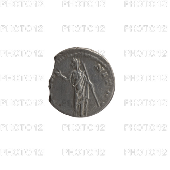 Denarius, posthumous issue of Faustina the Elder (98–141; Roman empress 138–141); issuer: Antoninus Pius (86–161; Roman emperor 138–161). Obverse: Bust of Faustina I in drapery facing right, legend IVA - FAVSTINA all around. Reverse: Juno in a veil stands frontally, turns her head to the left, right hand raised holding a long scepter, legend R - NITA all around. After 141, Roman Empire (27 BC–476), Rome. Coin; diameter 16.0 mm; weight 2.65 g.