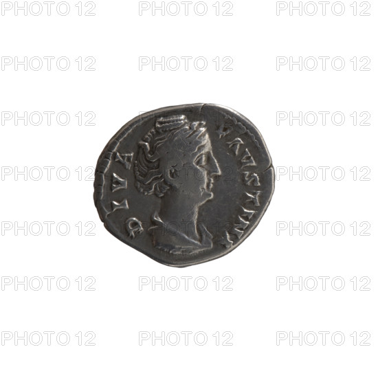 Denarius, posthumous issue of Faustina the Elder (98–141; Roman empress 138–141), issuer Antoninus Pius (86–161; Roman emperor 138–161). Obverse: Bust of Faustina I in drapery facing right, legend DIVA FAVSTINA around. Reverse: Juno standing left, holding a patera in her right hand and a long scepter in her left, legend I·V·NO around. After 141, Roman Empire (27 BC–476), Rome. Coin: diameter 16.5–18.5 mm, weight 3.35 g, axis 195°.