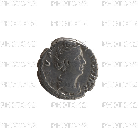 Denarius, posthumous issue for Faustina the Elder (98–141; Roman empress 138–141), issuer Antoninus Pius (86–161; Roman emperor 138–161). Obverse: Bust of Faustina I in drapery facing right, inscription VSTINA around. Reverse: Pietas personified stands left, holding an incense container in his left hand and raising his right hand above an altar; inscription A V VSTA around. After 141, Roman Empire (27 BC–476), Rome. Coin: diameter 17.0 mm, weight 3.20 g, axis 0°.