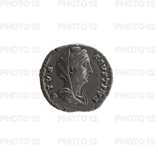 Denarius, Faustina the Elder (98–141; Roman empress 138–141) (posthumous), issuer Antoninus Pius (86–161; Roman emperor 138–161). Obverse: Bust of Faustina I in drapery and veil facing right, inscription DIVA · FAVSTINA. Reverse: Providentia standing left, holding a globe in her outstretched right hand and a windblown veil, inscription PROVIDENTIA (AETE · R · NITAS). After 141, Rome, Roman Empire (27 BC–476). Coin; diameter 16.5–18.0 mm, weight 3.55 g, axis 180°.