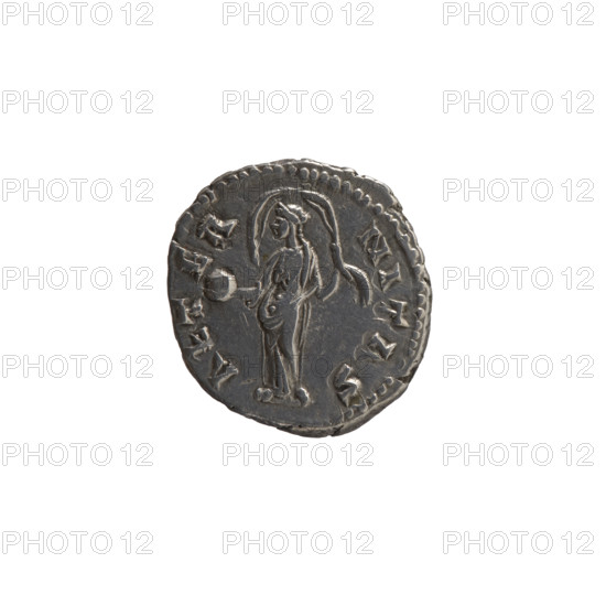 Denarius, posthumous issue for Faustina the Elder (98–141; Roman empress 138–141). Obverse: Bust of Faustina I in drapery facing right, inscription DIVA FAV·STINA. Reverse: Providentia standing left, holding a globe in her outstretched right hand and a windblown veil, inscription AET·ERNITAS. Issuer: Antoninus Pius (86–161; Roman emperor 138–161). After 141 CE, Roman Empire (Rome). Coin; diameter 17.0–18.0 mm; weight 3.25 g; axis 180°.