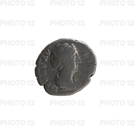 Denarius, posthumous issue for Faustina the Elder (98–141; Roman empress 138–141). Obverse: Bust of Faustina I in drapery facing right, inscription DIVA FAV–STI all around. Reverse: Providentia standing left, holding a globe in her outstretched right hand and a windblown veil, inscription AETER–NITA S all around. Issuer: Antoninus Pius (86–161; Roman emperor 138–161). Iconography: personifications, globe (attribute), veils. Date: after 141, Rome, Roman Empire (27 BC–476). Object type: coin (denarius). Diameter: 16.0–18.0 mm. Weight: 3.15 g. Axis: 180°.