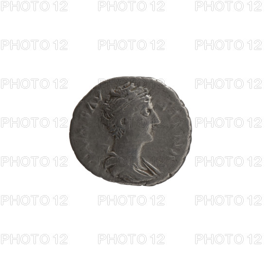 Denarius, Faustina the Elder (98–141; Roman empress 138–141) (posthumous), issuer: Antoninus Pius (86–161; Roman emperor 138–161). Obverse: Bust of Faustina I in drapery facing right, inscription A FAV–STINA all around. Reverse: Providentia standing left, holds a globe in her outstretched right hand and a windblown veil, inscription AETE–R–, AS around. Iconography: personifications, globe (attribute), veils. After 141 CE, Roman Empire (Rome). Coin: diameter 18.0–18.5 mm, weight 2.60 g, axis 180°.