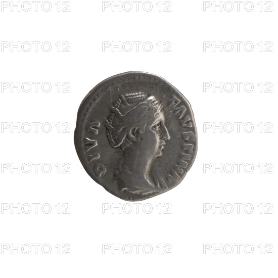 Denarius, posthumous issue of Faustina the Elder (98–141; Roman empress 138–141); issuer Antoninus Pius (86–161; Roman emperor 138–161). Obverse: Bust of Faustina I in drapery and veil facing right, inscription 'DIVA FAVSTINA' around. Reverse: Throne covered with drapery, on which lies a wreath and a scepter leans against its left side, inscription 'AVGVSTA' around. Iconography: wreaths, scepters, thrones. Roman Empire, 141. Coin (Rome), diameter 17.5–18.5 mm, weight 3.05 g, axis 180°.