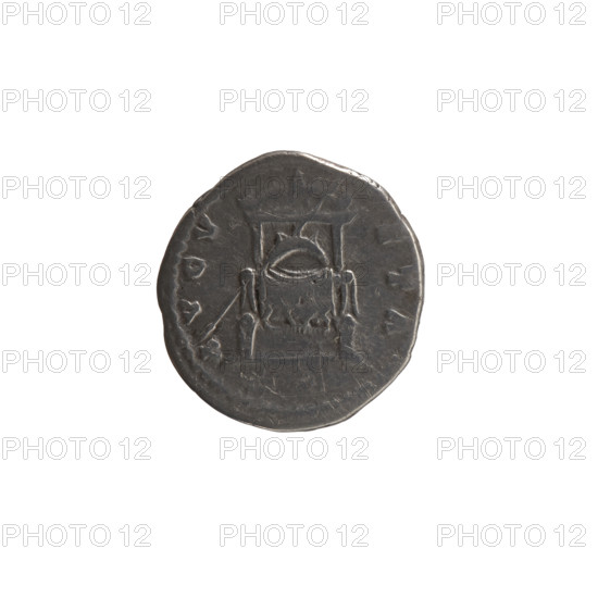 Denarius, posthumous issue for Faustina the Elder (98–141; Roman empress 138–141). Obverse: Bust of Faustina I in drapery and veil facing right, inscribed DIVA · FAVSTINA. Reverse: Throne covered with drapery, a wreath lying on it and a scepter leaning against its left side, inscribed AVGVSTA. Issuer: Antoninus Pius (86–161; Roman emperor 138–161). Iconography: wreaths, scepters, thrones; bust of Faustina I. Date: 141. Roman Empire (27 BC–476), Rome. Coin type: silver denarius; diameters 17.5–18.5 mm; weight 3.05 g; axis 180°.