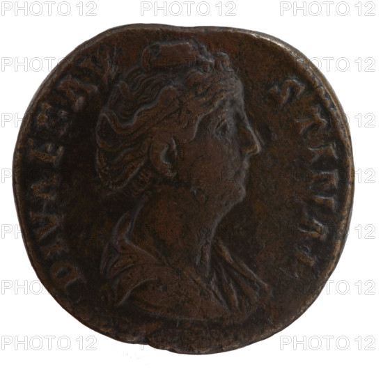 Sestertius, posthumous issue for Faustina the Elder (98–141; Roman empress 138–141), issued under Antoninus Pius (86–161; Roman emperor 138–161). Obverse: bust of Faustina I in drapery facing right, legend DIVAE FAVSTINAE. Reverse: Aeternitas veiled, seated left on a throne, holding a globe topped by a phoenix in her outstretched right hand and a scepter in her left, legend AETERNITAS. Mintmark in SC fields. After 141 CE. Roman Empire, Rome. Coin: bronze; diameter 29.5–31.0 mm, weight 25.45 g, axis 345°.