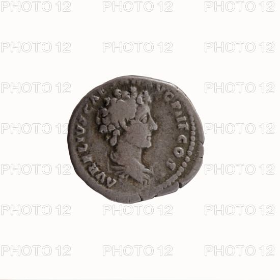 Denarius; obverse: head of Antoninus Pius in a laurel wreath to the right, legend NINVS AVG PI - VS PP TR P COS II around; reverse: bust of young Marcus Aurelius in cloak (paludamentum), headless, facing right, legend AVRELIVS CAE, R AVG PII F COS around. Issuer: Antoninus Pius (86–161; Roman emperor 138–161). Marcus Aurelius (121–180; Roman emperor 161–180), caesar 139–161, heir to the throne 138–161 — iconography. Subjects: heads (portraits), paludamentums. Date: 140. Culture/place: Roman Empire, Rome. Object type/material: coin. Dimensions: diam. 16.5–18.0 mm, weight 3.21 g, axis 165°.