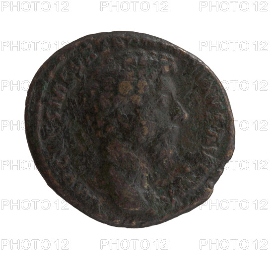 Dupondius/as depicting Marcus Aurelius (121–180; Roman emperor 161–180) and Lucius Verus (130–169; Roman emperor); obverse: head of Marcus Aurelius uncovered to the right with inscription 'IMP CAES M AVREL NINVS AVG PM'; reverse: Marcus Aurelius and Lucius Verus stand opposite and shake hands, Marcus Aurelius holds a scroll, with inscription 'CONCORD AVGVSTOR TR P XV' and legend 'COS III' in field; marks in fields 'SC'; Roman Empire (27 BC–476), Rome; coin; weight 11.25 g; diameters 23.0 mm and 26.0 mm; axis 180°.