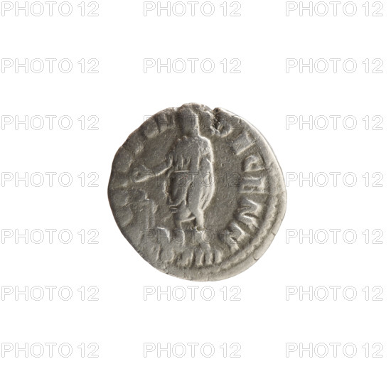 Denarius of Marcus Aurelius (121–180; Roman emperor 161–180), ca. COS III, 170–171. Obverse: Head of Marcus Aurelius with laurel wreath facing right, inscription IMP M ANTONINVS AVG TR P XXV. Reverse: The emperor in priestly attire stands left, holding a patera above a tripod, next to a bull; inscription VOTA SOL – DECENN. Roman Empire, bronze/silver coin; diameter ~17.0–17.5 mm, weight 3.09 g, axis 0°.