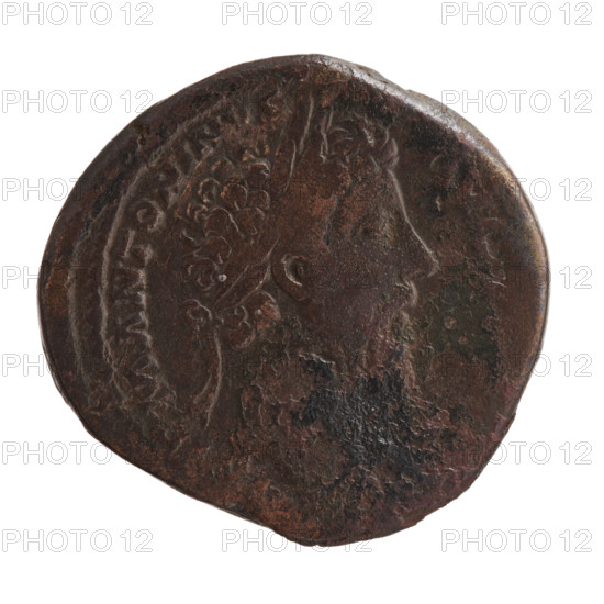 Sestertius of Marcus Aurelius (121–180; Roman Emperor 161–180), 170–171. Obverse: Head of Marcus Aurelius with a laurel wreath facing right, inscription 'IMP M ANTONINVS - AVG TR P XXV'. Reverse: The emperor in priestly attire stands left, holding a patera above a tripod; next to the tripod lies a bull; legend includes 'VOT' and 'SC'. Bronze coin; diameter ~29.5–31.5 mm; weight 27.9 g.
