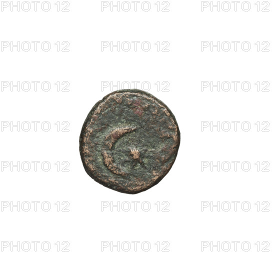 Bronze coin of Phraates IV (37–2 BC). Obverse: diademed head of Phraates IV facing left. Reverse: crescent and star. Mint: Ecbatana, Parthia (Iran). Dimensions: diameter 9.5–10.5 mm; weight 1.10 g.