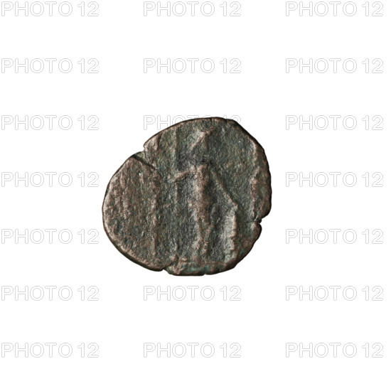 Bronze coin of Artabanos II (king of Parthia; 10–40 AD). Obverse: bust of Artabanos II facing left, wearing a diadem. Reverse: between the columns of a temple (?) a frontal woman (goddess Anahita ?) holding a spear in her right hand and a shield in her left. Parthian Kingdom, Iran. Mint. Coin diameter 11.0 × 12.5 mm, weight 1.02 g.