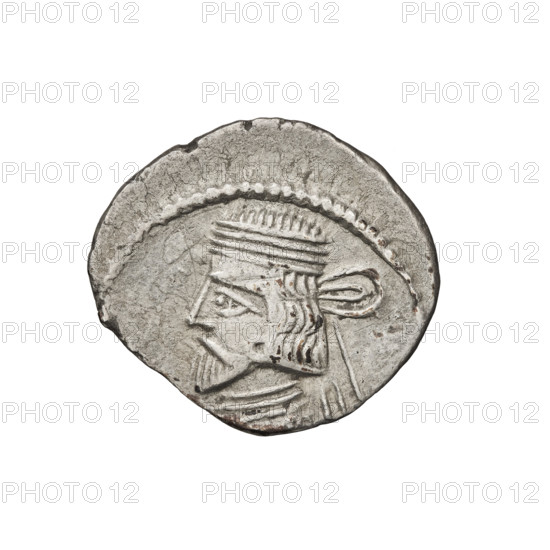 Drachma of Vardanes I (41–45). Obverse: bust of Vardanes I left, wearing a diadem. Reverse: Arsakes seated on a throne facing right, with an outstretched hand holding a bow; monogram in front. Parthian Kingdom, Iran; ca. 41–45. Coin (silver), diameter 20.0 × 22.5 mm, weight 3.54 g.