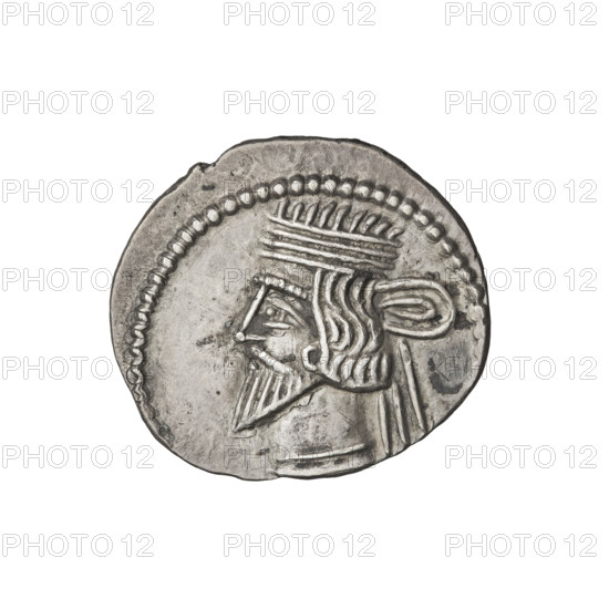 Drachma of Vardanes I (41–45 CE). Obverse: bust of Vardanes I facing left, wearing a diadem. Reverse: Arsakes seated on a throne facing right, holding a bow. Parthian Kingdom, Iran. Coin; diameter 20.0 × 21.5 mm, weight 3.47 g.