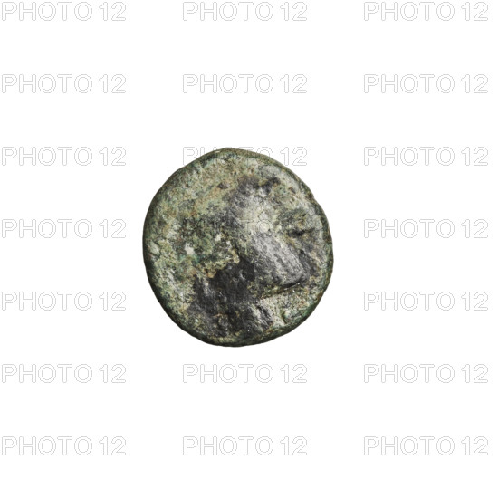Bronze coin of Vardanes I (41–45 CE). Obverse: head of Vardanes I left, wearing a diadem. Reverse: seated griffin right. Parthian Kingdom, Iran. Mint (unspecified). Coin diameter 11.5–12.0 mm; weight 1.72 g.