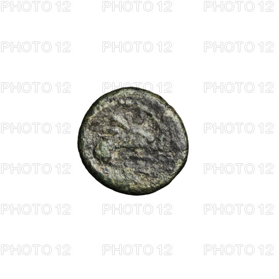 Bronze coin of Vardanes I (41–45 CE); Obverse: head of Vardanes I left, wearing diadem; Reverse: griffin seated right; Parthian Kingdom (Parthia), mint in Iran; features griffins and diadems; diameter 11.5–12.0 mm, weight 1.72 g.
