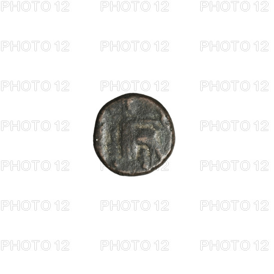 Bronze coin of Gotarzes II (King of the Parthians; 40–51). Obverse: head of Gotarzes II in diadem facing left. Reverse: Arsakes I (King of the Parthians; ca. 247–217 BCE) seated on a throne with a bow, facing right. Parthian Kingdom, Ecbatana (Iran). Date: 38–51. Coin diameter 0.9 × 0.9 cm, weight 1.15 g.