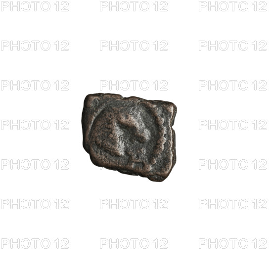 Bronze coin, Vologases I (51–79). Obverse: bust of Vologases I wearing a diadem, face turned left. Reverse: horse head right. Parthian Kingdom (Parthia), Iran. Mint. Coin dimensions: 9.0 mm and 10.5 mm; weight 1.20 g.