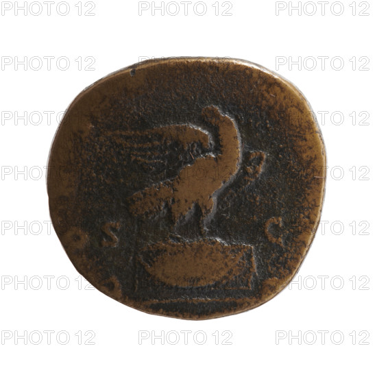 sestertius (forgery), Marcus Aurelius (121–180), posthumous for Commodus (issuer: Commodus, 161–192); obverse: head of Marcus Aurelius uncovered, facing right, legend DIVVS M ANT - ONINVS PIVS; reverse: eagle stands on an altar decorated with a garland, facing right, head turned left, legend CONSECRATIO, in SC fields; iconography: garlands, animals, eagles, altars; after 180, Roman Empire; coin; dia. 27.0–28.5 mm, weight 19.87 g, axis 180°.