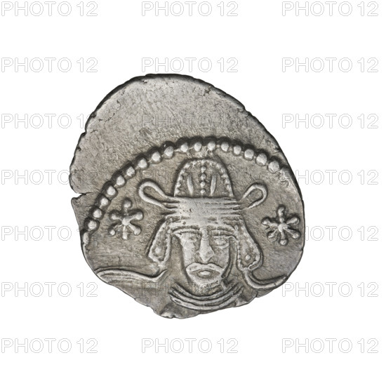 Drachma of Vardanes II (55–58). Obverse: head of Vardanes II in tiara, frontal, with two stars at the king's sides. Reverse: Arsakes seated on a throne facing right, holding a bow; below the bow a monogram. Parthian Kingdom, Ecbatana (Iran). Coin. Diameter 21.0 × 23.0 mm, weight 3.62 g.