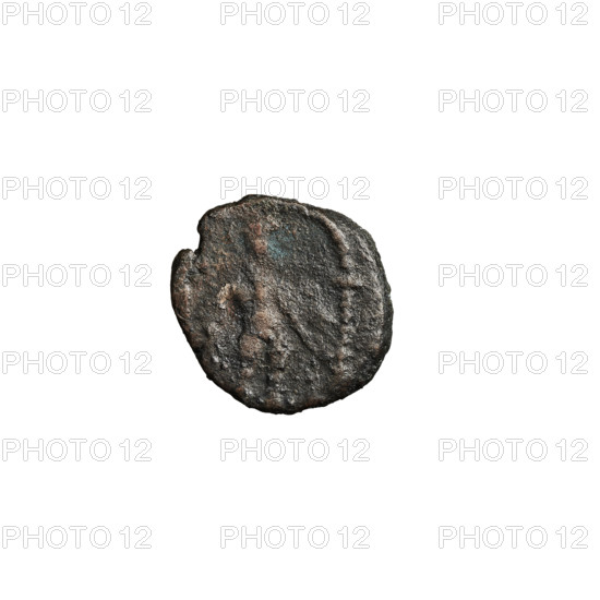 Bronze coin of Vardanes II (55–58). Obverse: frontal head of Vardanes II wearing a tiara. Reverse: nude male figure (possibly Zeus) holding an eagle in his left hand, standing between two columns with an arched vault above. Parthian Kingdom, Iran. Diameter 9.0–10.5 mm; weight 1.35 g.