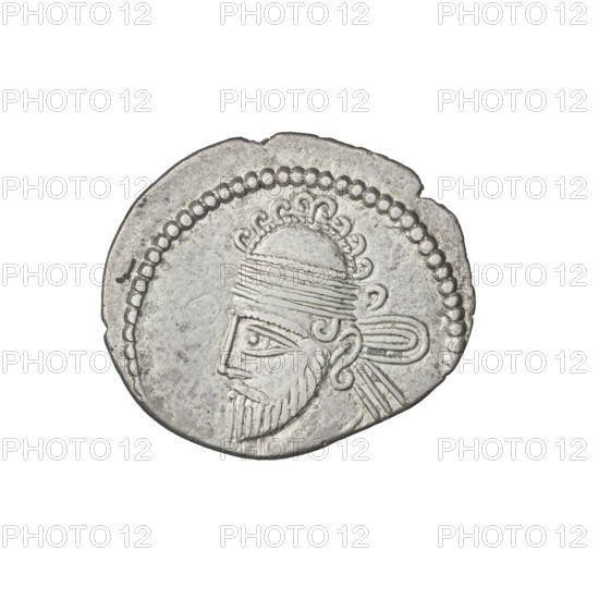 Drachma, Vologases II (77–80). Obverse: bust of Vologases II wearing a diadem, king facing left. Reverse: Arsakes I seated on a throne facing right, holding a bow, monogram below the bow. Iconography: bows (arms), heads, diadems, busts; Parthian Kingdom, Iran. Date ca. 77–80; Arsakes I (King of Parthians; ca. 247–217 BCE) — historical reference. Coin; mint Parthia, Iran. Coin: diameter 19.5 × 22.0 mm, weight 3.75 g.