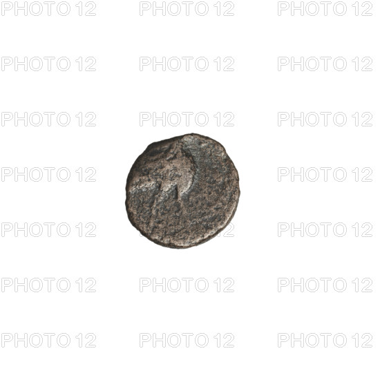 Bronze coin, Mithridates IV (King of the Parthians; 129–140 AD), Parthian Kingdom, Iran; diadem (symbol). Obv.: head of Mithridates IV in diadem, profile to the left. Rev.: eagle facing right. Dates given: 128–147. Coin: diameter 9.5 × 10.0 mm, weight 1.10 g.