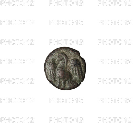 Bronze coin, Vologases III (105–147). Obverse: diademed head of Vologases III facing left. Reverse: eagle with spread wings facing forward. Parthian Kingdom, Parthia (Iran). Mint. Coin diameter 10.0–10.5 mm, weight 1.90 g.