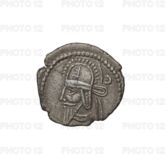 Drachma of Vologases V (191–208). Obverse: bust of Vologases V wearing a tiara, king facing left. Reverse: Arsakes seated on the throne, bow in hand, facing right; below the arch — monogram. Iconography includes bows (armed), Arsakes on the throne, heads, tiaras. Parthian Kingdom, Ecbatana (Iran). Coin; diameter 18.0–20.0 mm, weight 3.47 g.