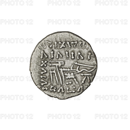 Drachma of Artabanos IV (king of Parthia; 213–224 AD). Obverse: bust of Artabanos IV wearing a tiara, king turned left. Reverse: Arsakes seated on the throne, holding a bow, turned right; below the arch a monogram. Iconography: helmets, bows (armed), Arsakes on the throne, heads, tiaras. Parthian Kingdom, Ecbatana, Parthia (Iran). Date: 213–227. Coin: diameter 18.0–18.5 mm, weight 3.55 g.