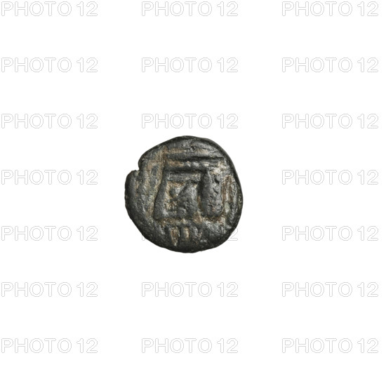 Bronze coin of Artabanos IV (king of Parthia; 213–224 AD). Obverse: diademed head of Artabanos IV, profile facing left. Reverse: lion striding right. Parthian Kingdom, Iran. Mint uncertain. Diameter 9.0 mm; weight 1.00 g.