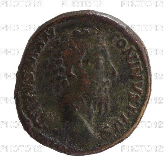 Sestertius, Marcus Aurelius (121–180; Roman emperor 161–180), posthumous; issuer: Commodus (161–192; Roman emperor 177–192). Obverse: Head of Marcus Aurelius without a covering to the right, legend DIVVS M AN- ONINVS PIVS all around. Reverse: Eagle stands on a globe to the right, turns its head to the left, holds in its beak a wreath; legend CO, SECRATIO all around, in exergue SC. After 180. Roman Empire (27 BC–476), Rome. Coin; diameter 28.5–30.5 mm, weight 24.75 g, axis 180°.