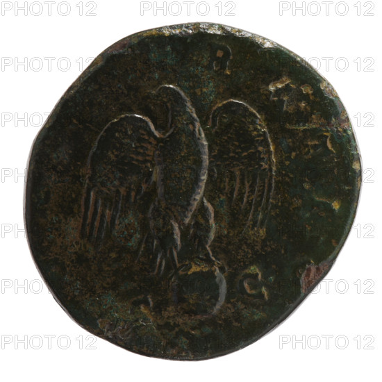 Sestertius, posthumous issue for Marcus Aurelius (121–180; Roman Emperor 161–180); issuer Commodus (161–192; Roman Emperor 177–192). Obverse: Head of Marcus Aurelius bare, facing right, inscription DIVVS M AN - TONINVS PIVS all around. Reverse: Eagle stands on globe to right, head turned left, inscription O, CRATI all around, in SC. Fields. After 180. Roman Empire (27 BC–476), Rome. Coin; diameter 29.0–32.0 mm; weight 25.70 g; axis 210°.