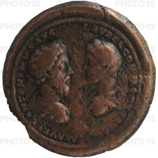 Bronze medallion, 177–180 CE. Obverse: two busts facing each other—left Marcus Aurelius, right young Commodus—both in laurel wreaths, armor and cloaks (paludamentum); inscription: M AVREL ANTONINVS AVG - L AVREL COMMO. Reverse: naked Mars striding right, holding a spear in his right hand and a trophy in his left, no legend. Subject and iconography: Marcus Aurelius (121–180; Roman emperor 161–180), Commodus (161–192; Roman emperor 177–192), Mars (myth.), Roman deities, trophies, busts of Roman emperors. Roman Empire (27 BC–476), Rome. Coin/medallion: diameter 40.0–41.0 mm; weight 62.25 g; axis 0°.