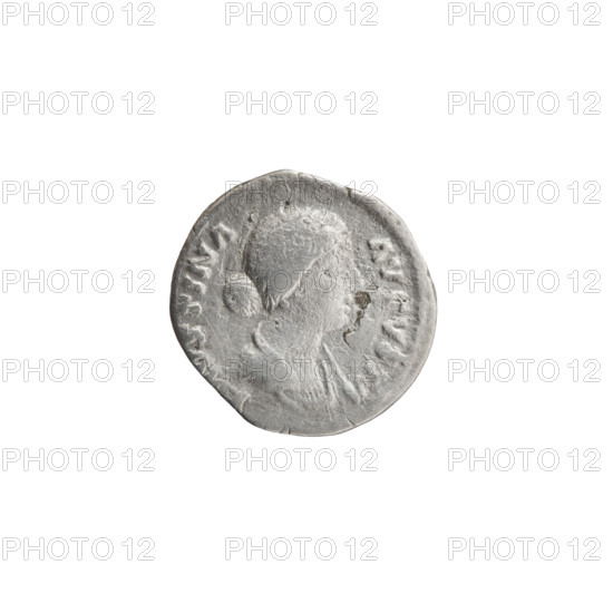 Denarius of Faustina the Younger (ca. 130–176; Roman empress 161–176) and Marcus Aurelius (121–180; Roman emperor 161–180), issuer. Obverse: Bust of Faustina II in drapery facing right, legend VSTINA · AVGVSTA. Reverse: Juno in a veil standing left, holding a patera in her right hand and a long scepter in her left, a peacock at her feet on the left, legend IVNONI · R · EGINAE. Date: 161–176, Roman Empire (27 BC–476), Rome. Coin: diameter 16.5–17.5 mm, weight 2.80 g, axis 180°.