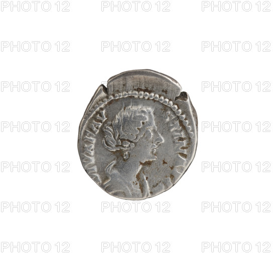 Denarius, posthumous issue for Faustina the Younger (ca. 130–176; Roman empress 161–176). Obverse: Bust of Faustina II in drapery facing right, inscription DIVA FAVSTINA PIA. Reverse: Peacock standing right with folded tail, inscription CONSECRATIO. Issuer: Marcus Aurelius (121–180; Roman emperor 161–180). Iconography: peacocks, plumes. Date: after 176. Roman Empire (27 BC–476). Coin: diameter 17.5–19.0 mm, weight 3.00 g, axis 0°.
