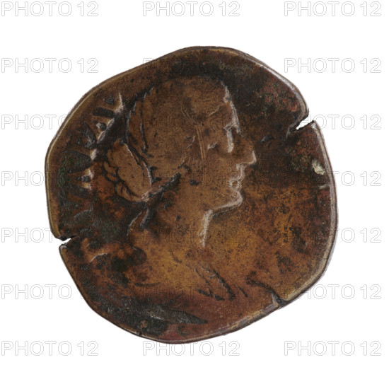 Sestertius, Faustina the Younger (ca. 130–176; Roman empress 161–176) (posthumously), issuer Marcus Aurelius (121–180; Roman emperor 161–180). Obverse: Bust of Faustina II in drapery facing right, legend DIVA FAV- PIA all around. Reverse: Diana in a long robe, with a crescent on her shoulders, standing with head turned right, holding a burning torch in both hands; legend VS-RE- all around, in SC fields. After 176, Roman Empire (27 BC–476), Rome. Coin (sestertius): diameter 29.5–30.0 mm, weight 20.10 g, axis 195°.