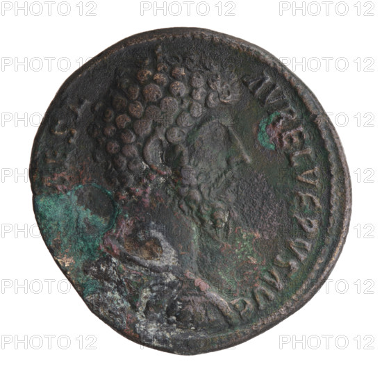 sestertius, Lucius Verus (130–169; Roman emperor 161–169), issuer; obverse: bust of Lucius Verus uncovered, in armor, right, AES L · AVREL VERVS AVG all around; reverse: Lucius Verus and Marcus Aurelius (121–180; Roman emperor 161–180) in togas standing opposite each other, holding scrolls and shaking hands, CONCORD AVGVSTOR TR P all around, episode COS II, field marks S · C, legend 161. Roman Empire (27 BC–476), Rome; coin (bronze), diameter 33.5 mm, weight 25.55 g, axis 345°.