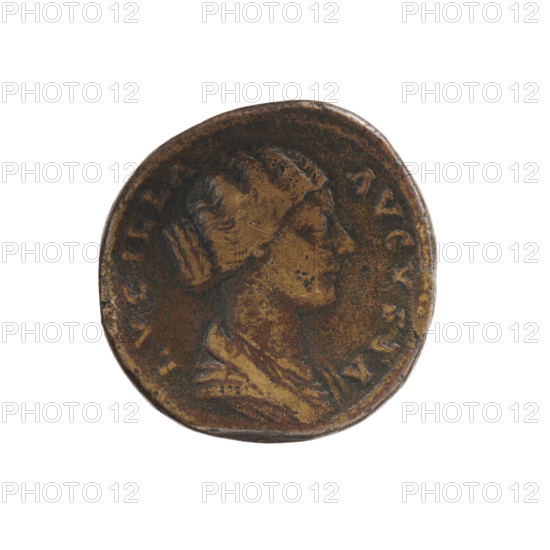 Sestertius, 164–169 CE. Obverse: Bust of Lucilla in drapery facing right, inscription LVCILLA · AVGVSTA. Reverse: Juno in a veil standing left, holding a patera in her right hand and a long sceptre in her left, a peacock at her feet on the left, inscription IVNO · RE[?]INA (IVNO · REINA) with IN SC fields. Issuer: Lucius Verus (emperor 161–169) / Lucilla (empress 164–169). Roman Empire; Rome. Bronze coin, diameter 30.0 mm, weight 26.25 g, axis 0°.