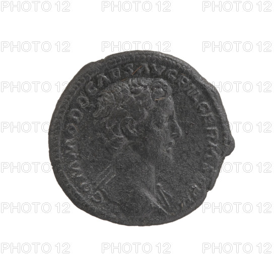 as/dupondius, Commodus (161–192; Roman emperor 177–192), (caesar 175–177), Marcus Aurelius (121–180; Roman emperor 161–180), (issuer); sprinklers, jugs, ladles; Commodus — iconography; knives, crosier; aw: Bust of young Commodus without a covering, with drapery on the left shoulder, right, COMMODO CAES AVG FIL GERM SARM around; rw: Sacred utensils, from the left: knife (secespita), sprinkler (aspergillum), jug (capis), crosier (lituus) and dipper (simpulum), PIETAS AVG around, SC in section; 175–176; Roman Empire (27 BC–476), Rome; coin; coin: dia. 25.0 mm, dia. 26.5 mm; weight 11.57 g; axis 180°